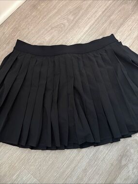Lululemon black pleated skort size 10
